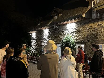 Visite nocturne (juste un peu) effrayante | au Moulin Michel