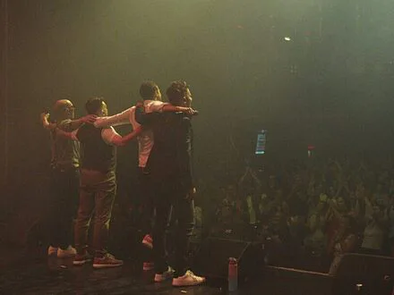 QW4RTZ Dernier tour de piste | au Moulin Michel