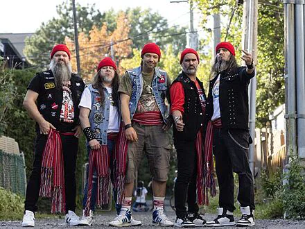 Mononc&rsquo; Serge et Anonymous | au Moulin Michel